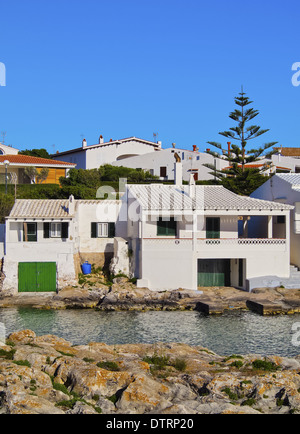 Typisch weiß getünchten Häuser im Süden von Menorca, Balearen, Spanien Stockfoto