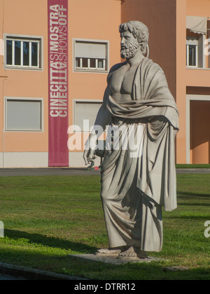 Statue Filmstudios Cinecittà Rom Italien Stockfoto