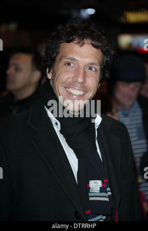 London, UK. 23. Februar 2014: Alex Gaumond kommt bei den WhatsOnStage Awards 2014 im Prince Of Wales Theatre in London statt. Siehe Foto Li Hauptstadt/Alamy Live News Stockfoto