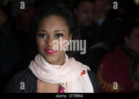London, UK. 23. Februar 2014: Alexia Khadime kommt bei den WhatsOnStage Awards 2014 im Prince Of Wales Theatre in London statt. Siehe Foto Li Hauptstadt/Alamy Live News Stockfoto