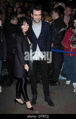 London, UK. 23. Februar 2014: Daniel Mays kommt bei den WhatsOnStage Awards 2014 im Prince Of Wales Theatre in London statt. Siehe Foto Li Hauptstadt/Alamy Live News Stockfoto