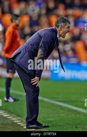 Valencia, Spanien. 23. Februar 2014. Cheftrainer Lucas Alcazar von Granada CF während der La Liga-Spiel zwischen Valencia und Granada im Mestalla-Stadion, Valencia-Credit Gesten: Action Plus Sport/Alamy Live News Stockfoto