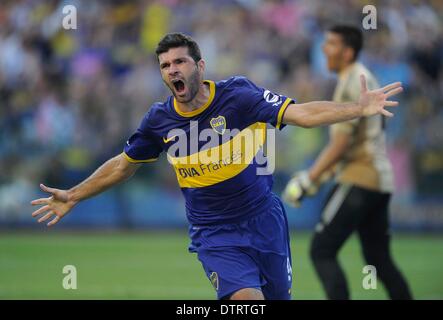 Buenos Aires, Argentinien. 23. Februar 2014. Emmanuel Gigliotti von Boca Juniors feiert während des Spiels die Endrunde gegen Estudiantes, bei Alberto J. Armando Stadium in Buenos Aires, Argentinien am 23. Februar 2014 statt. Bildnachweis: Fernando Gens/TELAM/Xinhua/Alamy Live-Nachrichten Stockfoto