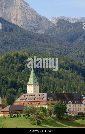 Schloss Elmau und Wetterstein Gebirge, Werdenfelser Land, Bayern, Deutschland Stockfoto