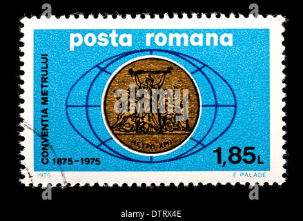 Briefmarke aus Rumänien für das Jahrhundert des internationalen Meter, Paris 1875 ausgestellt. Stockfoto