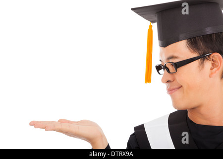 Graduierung Student Fokus auf seine Hand über weißen Lächeln Stockfoto