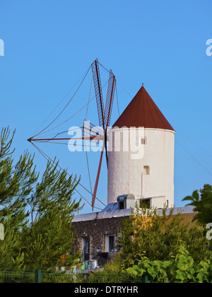 Windmühle in Es Mercadal - Kleinstadt auf Menorca, Balearen, Spanien Stockfoto