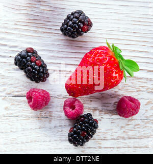 Erdbeeren Brombeeren Himbeeren Stockfoto