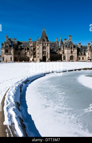 Das Biltmore Herrenhaus, Front Ansicht, mit Schnee auf dem Boden, Asheville, North Carolina Stockfoto