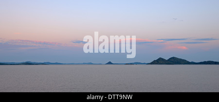 Getauchten Hügel in Gariep dam auf dem Orange River, Kwa-Zulu Natal, Südafrika. Stockfoto