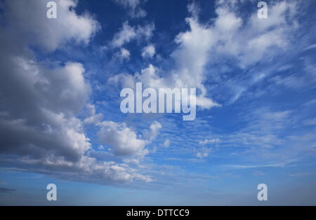 Weiße Wolken Stockfoto