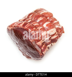 Halbbogen Hirschfleisch eingewickelt in Speck isoliert auf einem weißen Hintergrund. Stockfoto