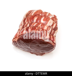 Halbbogen Hirschfleisch eingewickelt in Speck isoliert auf einem weißen Hintergrund. Stockfoto