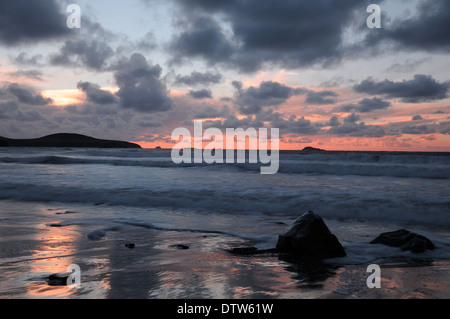 Sonnenuntergang über Whitesands Bay St Davids Pembrokeshire Wales Cymru UK GB Stockfoto