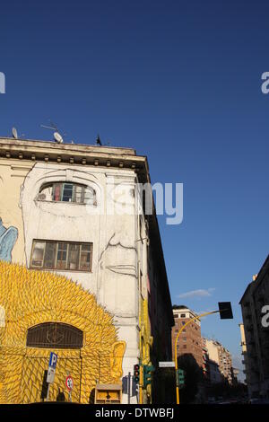 Rom, Italien. 24. Februar 2014. Street Art des Künstlers Blu auf einem alten Militär-Kaserne Gebäude im Stadtteil Ostiense in Rom Italien Credit: Gari Wyn Williams/Alamy Live News Stockfoto