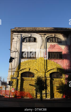 Rom, Italien. 24. Februar 2014. Street Art des Künstlers Blu auf einem alten Militär-Kaserne Gebäude im Stadtteil Ostiense in Rom Italien Credit: Gari Wyn Williams/Alamy Live News Stockfoto