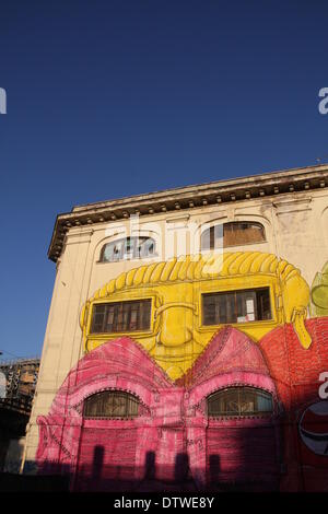 Rom, Italien. 24. Februar 2014. Street Art des Künstlers Blu auf einem alten Militär-Kaserne Gebäude im Stadtteil Ostiense in Rom Italien Credit: Gari Wyn Williams/Alamy Live News Stockfoto