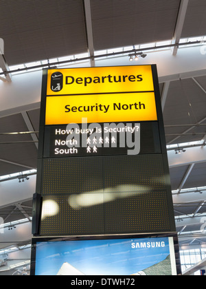 Sicherheit-Hinweisschild am Flughafen Heathrow Terminal 5, London, UK Stockfoto