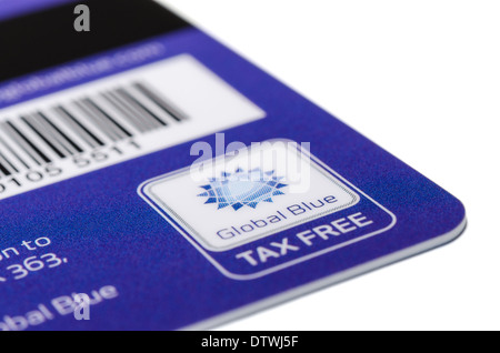 München, Deutschland - 24. Februar 2014: Nahaufnahme Plastikkarte mit Magnetstreifen und Barcode "Global Blue". Stockfoto