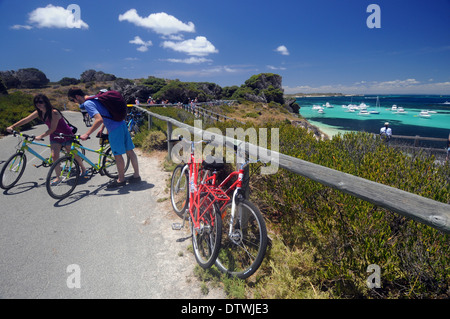 Touristen auf Fahrräder bei Parker Punkt, Rottnest Island, Western Australia. Weder Herr PR Stockfoto