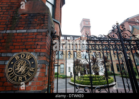 Bogen-Viertel Apartment Block Wasserturm in Ost-London Stockfoto