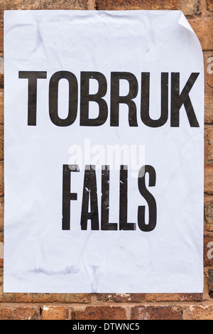 Viktorianischen Zeitung Plakat Berichterstattung eine Überschrift Zweiter Weltkrieg Tobruk fällt bei Blists Hill Victorian Town, Madeley, England Stockfoto