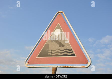 Verkehrszeichen Fähre Achtung Stockfoto