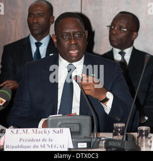 Paris, Frankreich. 24. Februar 2014. Frankreich, Paris, Weltbank Paris Office, der Präsident der Republik Senegal, Macky Sall, hält eine Pressekonferenz Credit: Laurent Poinet/Alamy Live News Stockfoto