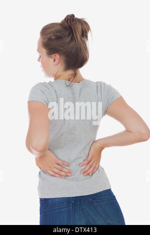 Junge Frau, die unter Rückenschmerzen leiden Stockfoto