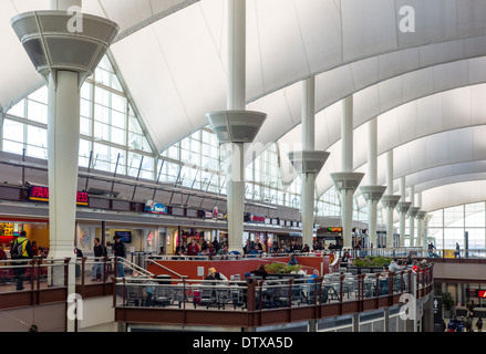 Jeppesen Terminal, Flughafen von Denver, Colorado, USA. Baldachin Dachdesign Fentress Bradburn Architekten Stockfoto