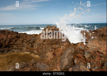Les Rotes Strand, Denia. Ein felsiger Coaastline, die einen bestimmten Bereich von natürlicher Schönheit ist. Stockfoto