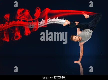 Martial-Arts-Experte Hand Stand zu tun Stockfoto