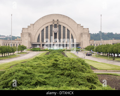 Nähern Sie sich der alten Union Terminal in Cincinnati, heute ein Museum. Stockfoto