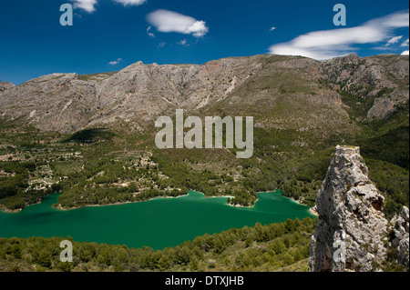 Guadalest Schloss im Herzen des Gebirges Sierrade Aitana, eines der meistbesuchten mittelalterliche Dörfer in Spanien. Stockfoto