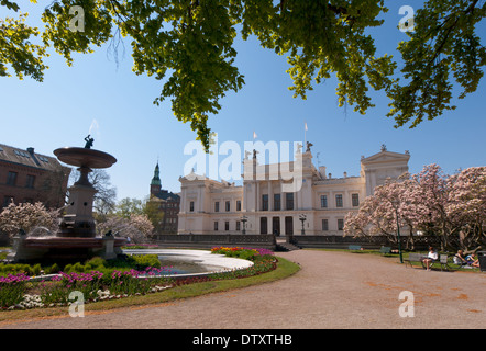 Ein Blick auf das Hauptgebäude Universität im Frühjahr an der Universität Lund in Lund, Schweden. Stockfoto