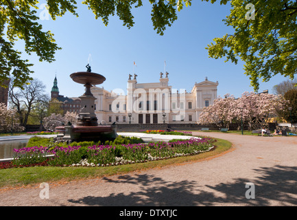 Ein Blick auf das Hauptgebäude Universität im Frühjahr an der Universität Lund in Lund, Schweden. Stockfoto