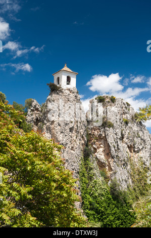 Guadalest Schloss im Herzen des Gebirges Sierrade Aitana, eines der meistbesuchten mittelalterliche Dörfer in Spanien. Stockfoto