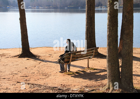 Allein am See Stockfoto
