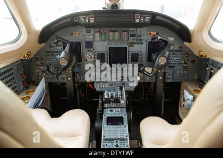 Cockpit des privaten Business-Jet Stockfoto