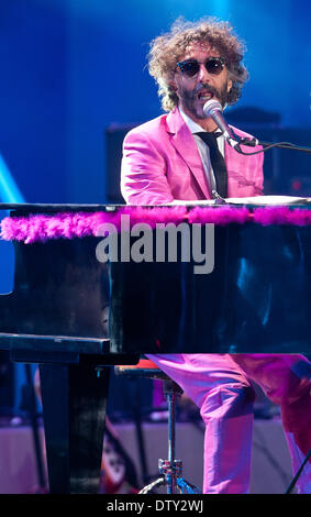 Vina Del Mar, Chile. 24. Februar 2014. Argentinischer Sänger Fito Paez führt während der 55. Vina del Mar International Song Festival in Viña Del Mar, Chile, am 24. Februar 2014. © Jorge Villegas/Xinhua/Alamy Live-Nachrichten Stockfoto