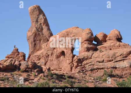 Bogen und Monolith im Arches-Nationalpark, Utah, USA Stockfoto