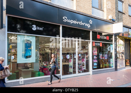 Zweig der Apothekenkette Superdrug. Reading, Berkshire, England, GB, UK. Stockfoto