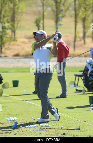 Arrowtown, Neuseeland. 25. Februar 2014. Michael Hendry auf der driving Range vor dem Start der New Zealand Golf Open in The Hills, Arrowtown, Neuseeland. Bildnachweis: Action Plus Sport Bilder/Alamy Live News Stockfoto