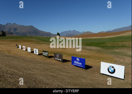 Arrowtown, Neuseeland. 25. Februar 2014. Gesamtansicht des 18. am Hills vor dem Start der New Zealand Golf Open in The Hills, Arrowtown, Neuseeland. Bildnachweis: Action Plus Sport Bilder/Alamy Live News Stockfoto