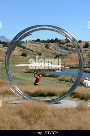 Arrowtown, Neuseeland. 25. Februar 2014. Gesamtansicht der 17. Abschlag vor dem Start der New Zealand Golf Open in The Hills, Arrowtown, Neuseeland. Bildnachweis: Action Plus Sport Bilder/Alamy Live News Stockfoto