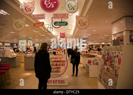Candy Kätzchen Display im Erdgeschoss des Selfridges in Oxford Circus - London-UK Stockfoto