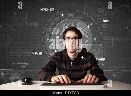 Junge Hacker in futuristischen Umgebung hacking personenbezogene Daten Stockfoto