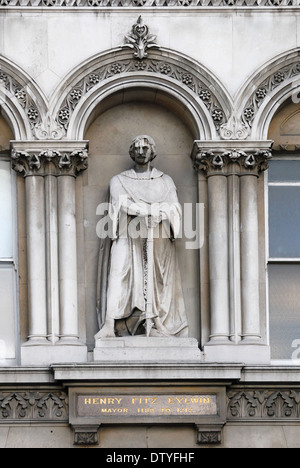 London, England, Vereinigtes Königreich. Mit Blick auf Holborn Viaduct Statue: Henry FitzEylwin / FitzAylwin (erster Bürgermeister von London) Stockfoto