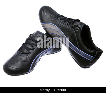 Ein paar Damen Schwarz Leder Puma Fitness Schuhe Stockfoto