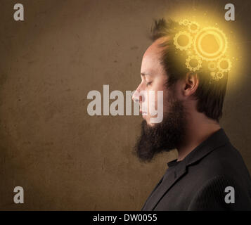 Junger Mensch mit einer Maschine Kopf Abbildung denken Stockfoto